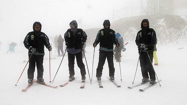 استقرار پلیس اسکی‌سوار زن و مرد در پیست‌های اسکی تهران
