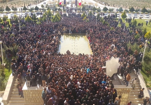 اعتراض هزار نفری دانشجویان‌دانشگاه‌آزاد نجف‌آباد