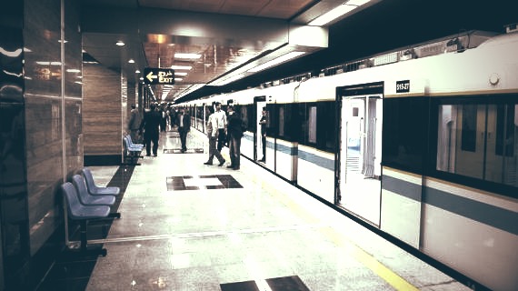خودکشی یک دختر جوان در ایستگاه مترو