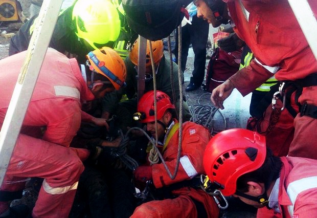 سقوط یک کارگر در چاهی به عمق ۲۰ متر
