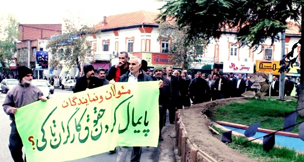 تجمع اعتراضی نساجی مازندران مقابل استانداری قائم شهر