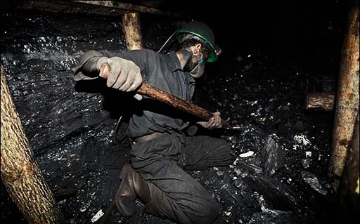 ۳۰۰ روز کارِ بدون مزد در معادن گلستان/ ۲۴ معدنچی در فهرست اخراج