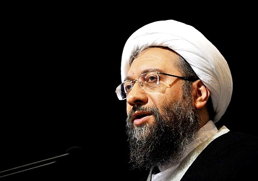 لاریجانی خطاب به روحانی: شما بارها نزد رهبری گلایه کردید که چرا دستگاه قضایی با فلان روزنامه برخورد نکرده است!