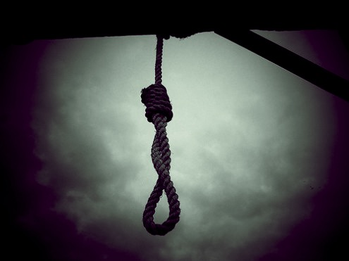 اجرای حکم اعدام در ملاعام  یک زندانی در ایلام