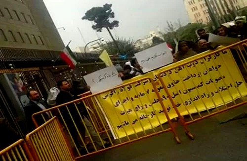 حضور نیرو های امنیتی در تجمع اعتراضی کارگران فولاد زاگرس قروه