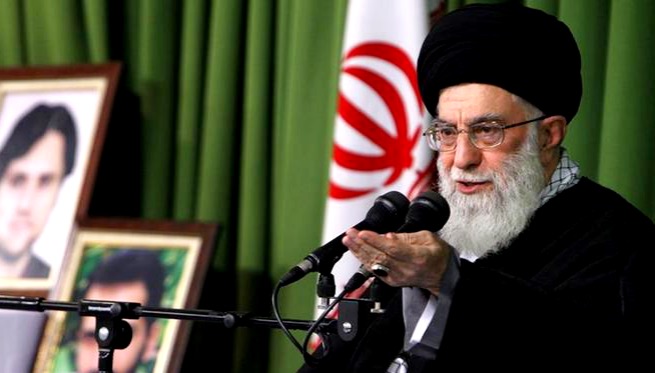 علی خامنه‌ای خطاب به پلیس: در موضوع امنیت اخلاقی به مخالفت‌ها توجه نکنید