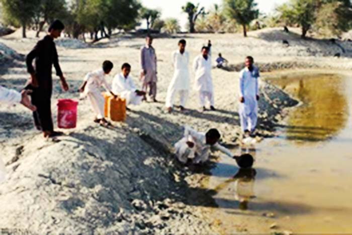 هشدار برای نزاع بر سر آب در سیستان و بلوچستان/ چهار هزار روستا آب ندارند