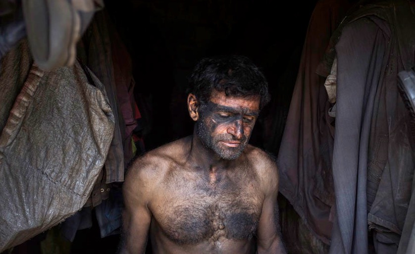 همه فصل ها گذشت و روسیاهی اش برای زغال و کارگرانش ماند / گزارش تصویری