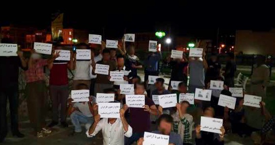 تجمع فعالین مریوانی در اعتراض به وضعیت زندانیان اعتصابی و کارگران آق‌دره