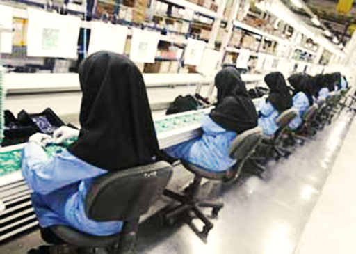 نود درصد زنان ایرانی در سن کار، خانه‌نشین می‌شوند