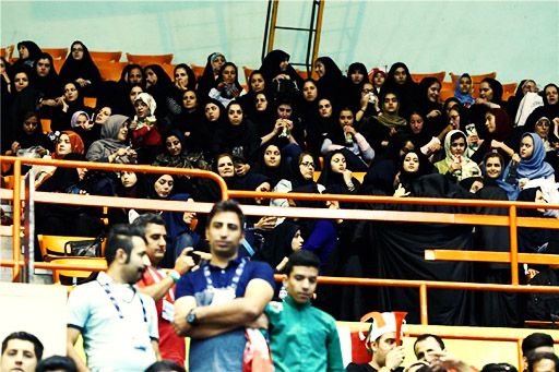 حضور گزینشی بانوان ایرانی در استادیوم آزادی