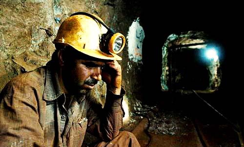 تجمع کارگران معدن «خاک سرخ هرمز»