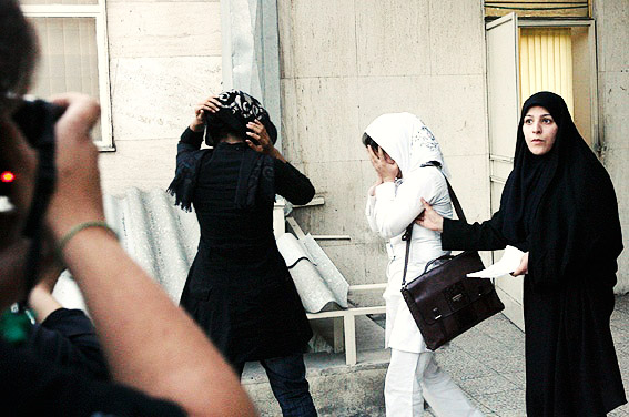 فرار دختران به تهران ۱۲ درصد افزایش یافته است