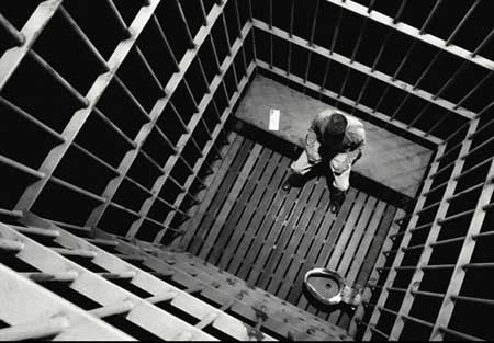 شکنجه شدید یک زندانی محبوس در رجایی شهر در دوران بازجویی