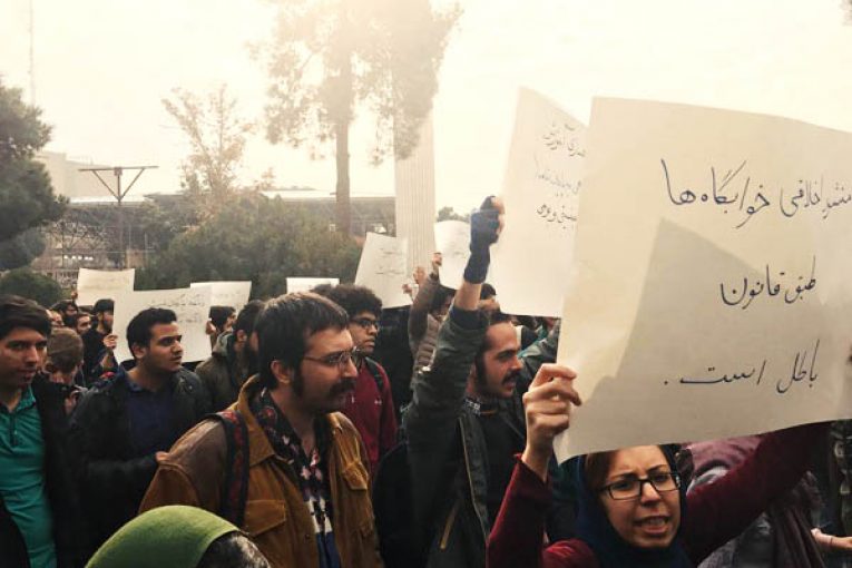 تجمع دانشجویان دانشگاه تهران در روز دانشجو/ تصاویر | حقوق بشر در ایران