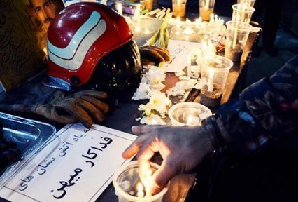 پلیس تبریز: روشن کردن شمع به یاد آتش‌نشانان حادثه پلاسکو در تبریز مجوز قانونی نداشت