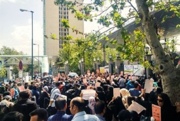 تجمع اعتراضی ۱۰۰نفر از سپرده گذاران موسسه مالی کاسپین در رشت