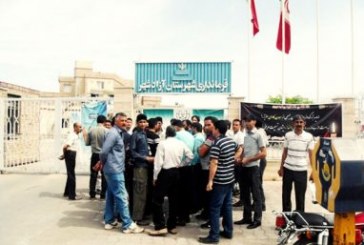 تجمع اعتراضی کارگران آجر ماشینی آزادشهر مقابل فرمانداری