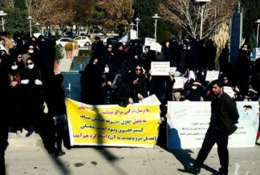 معوقات مزدی و ترس از تعدیل؛ کارکنان پایگاه‌های بهداشت اصفهان تجمع کردند